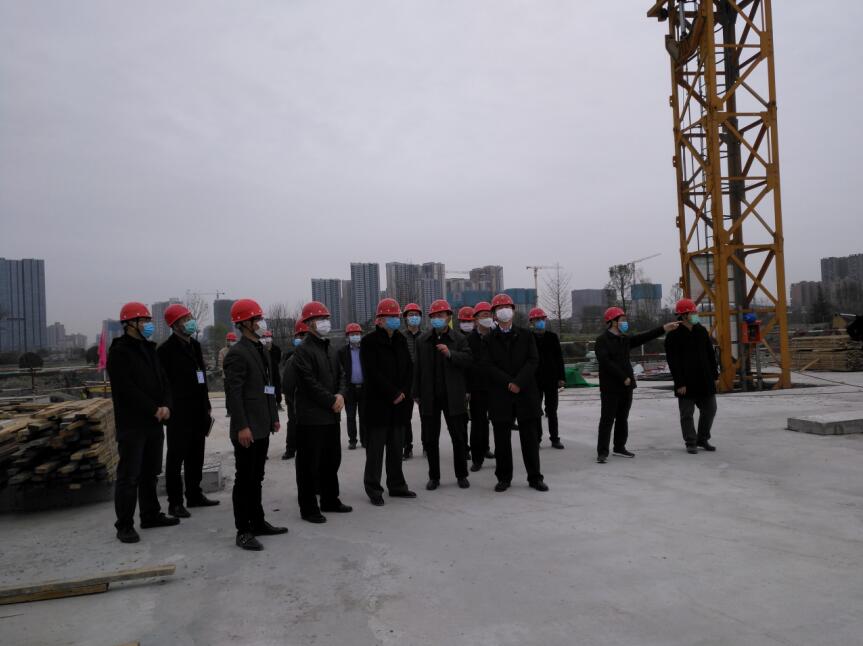 尊龙凯时集团党委书记、董事长任丁率队 赴金牛宾馆检查工程复工工作