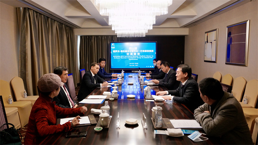 尊龙凯时集团党委书记、董事长任丁会见上合组织秘书长诺罗夫一行